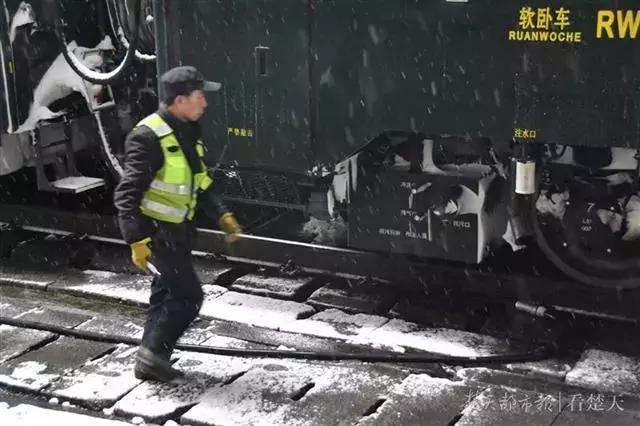 武汉发布暴雪橙色预警气温,武汉特大暴雪最新消息