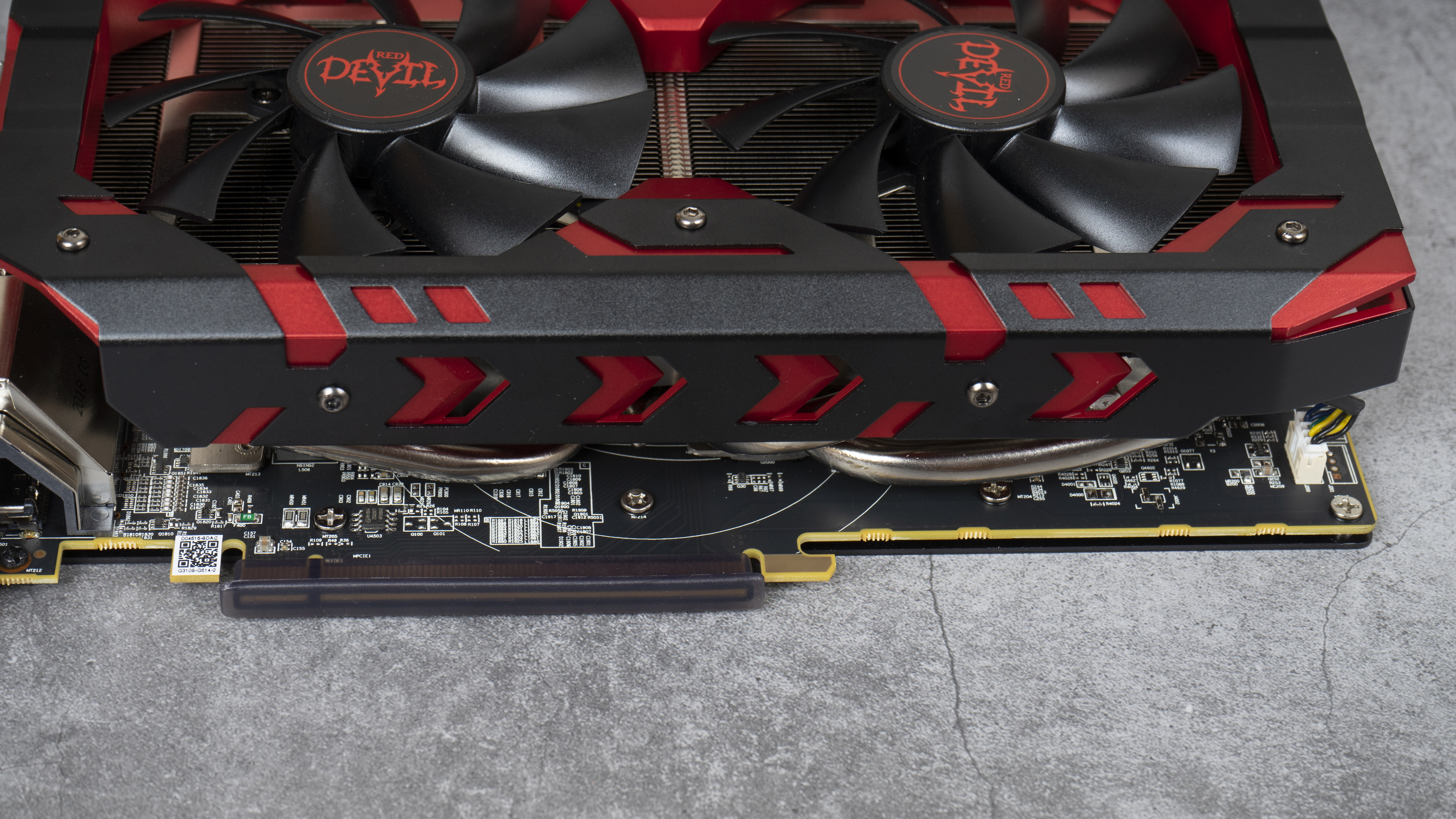 迪兰rx5908g显卡测评,rx590迪兰恶魔和蓝宝石超白金