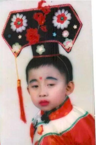 眉心一点红,眉心中间一点红是代表什么意思