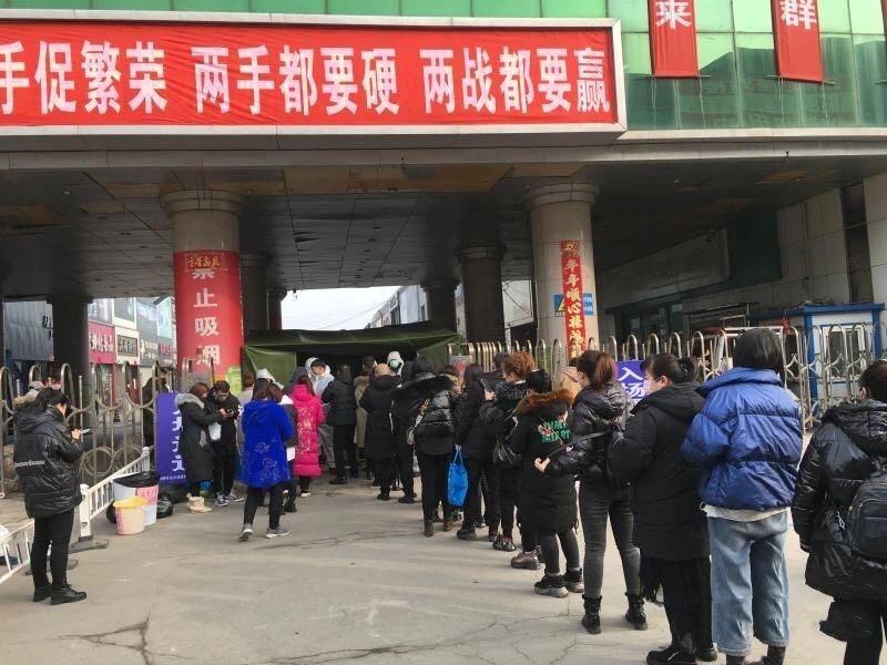 双“码”前置把住入口，海城西柳市场即日开市