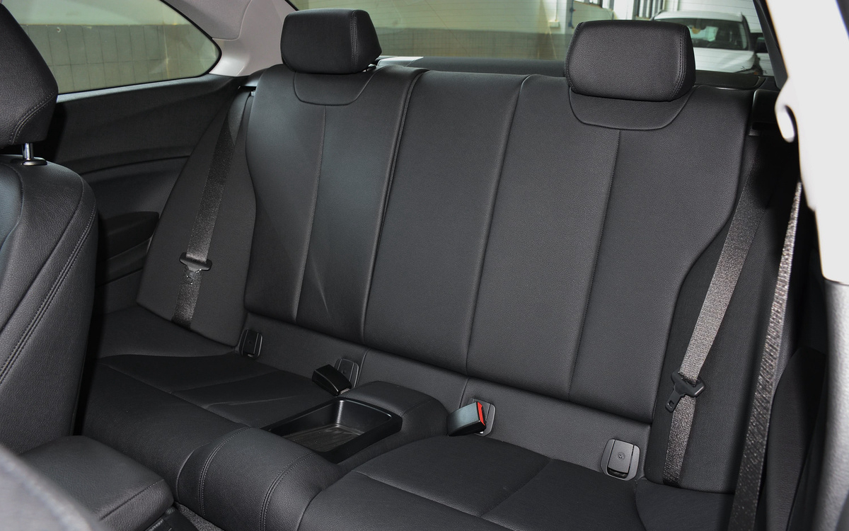 最帅的软顶敞篷4座宝马20万新车,十万能买硬顶两门四座敞篷宝马吗