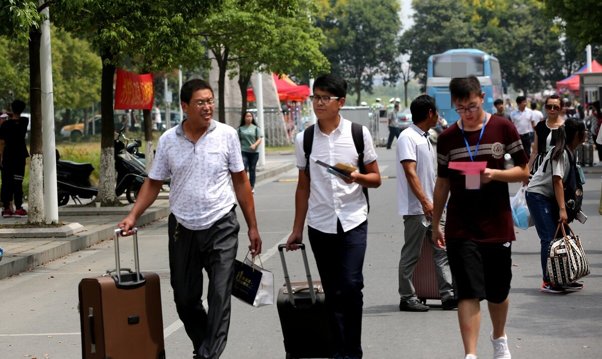 现在的大学生怎么都玩游戏,现在的大学生玩游戏正常吗