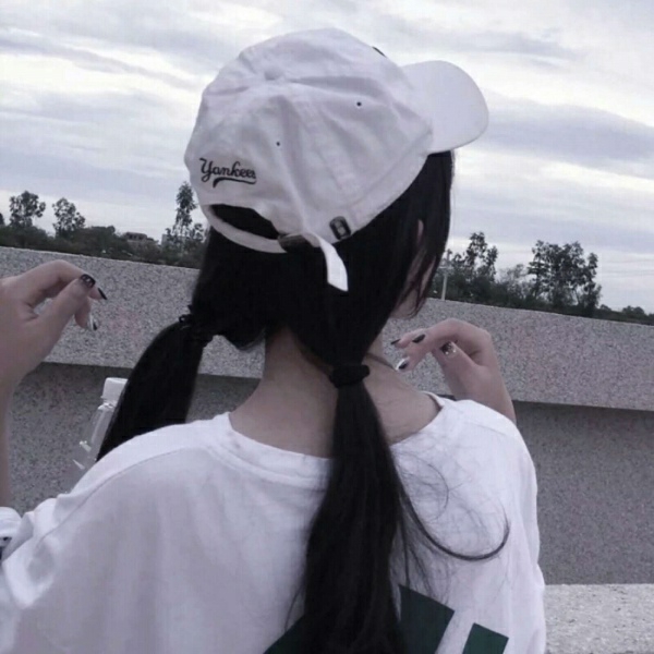 小清新闺蜜女头三人我想送你一个非常可爱的的礼物可是邮递员