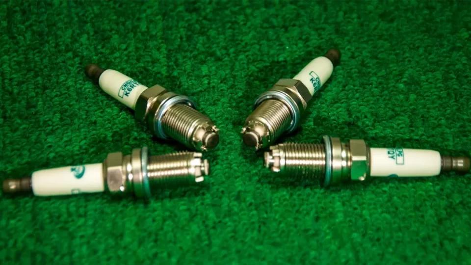 经常跑市区影响火花塞使用寿命,不同材质的火花塞使用里程