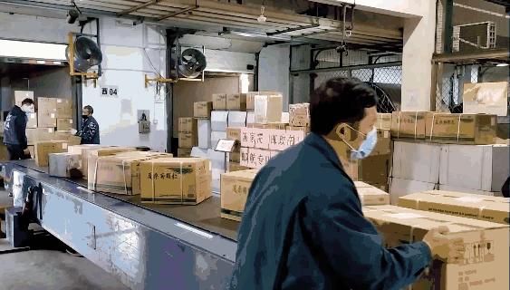 为了不让家里人知道我挂科，故意填错了地址！中国邮政：使命必达