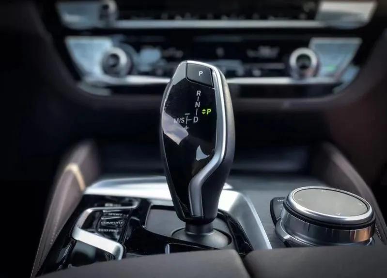 月入15000养得起宝马5系,宝马5系养车一年的费用