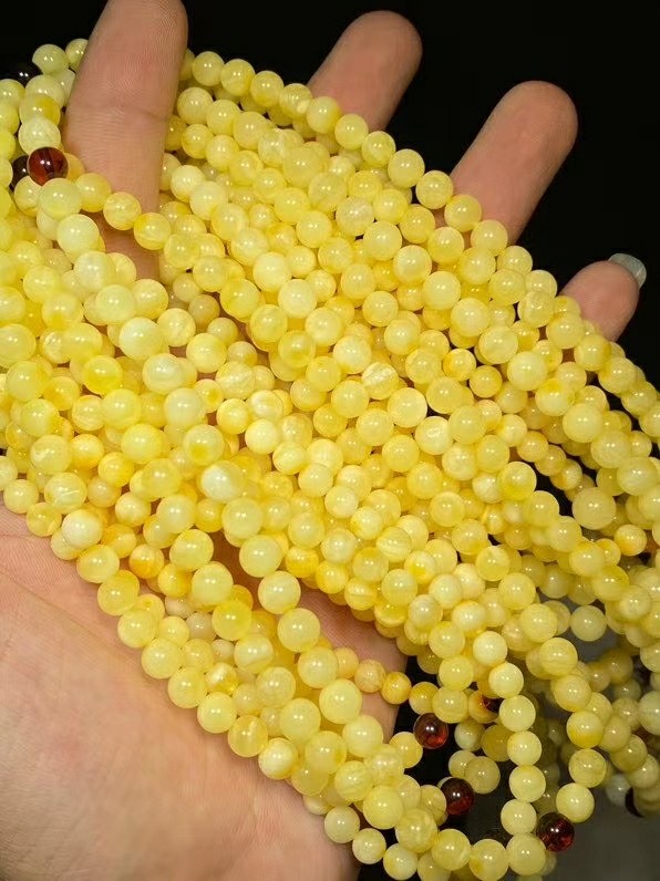 佩戴琥珀蜜蜡对身体有什么好处,佩戴蜜蜡的好处