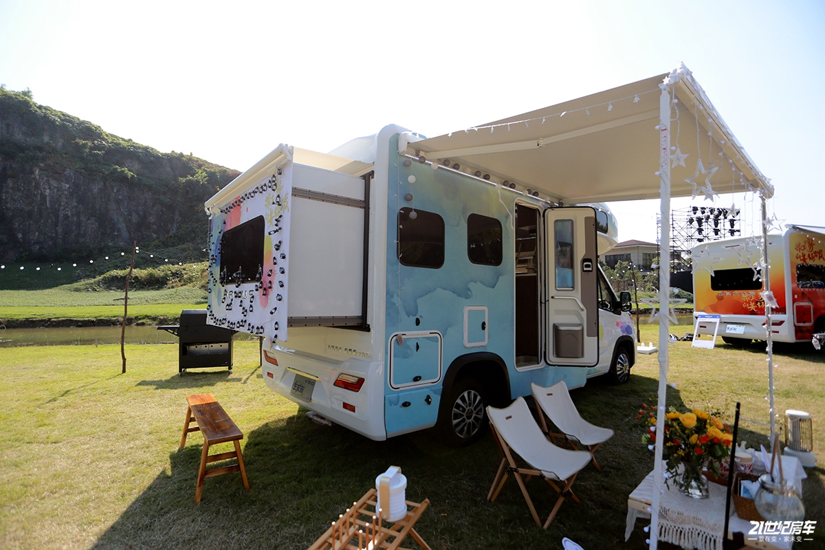 上汽大通maxusv90别墅版房车,大通原厂v90c型房车2021旗舰款