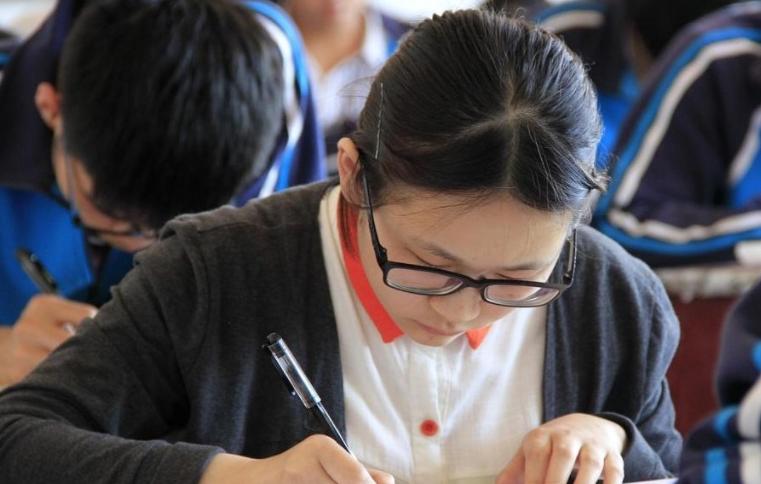 “人均985”的时代,二本生丢人吗?事实证明“专科生”才是常态