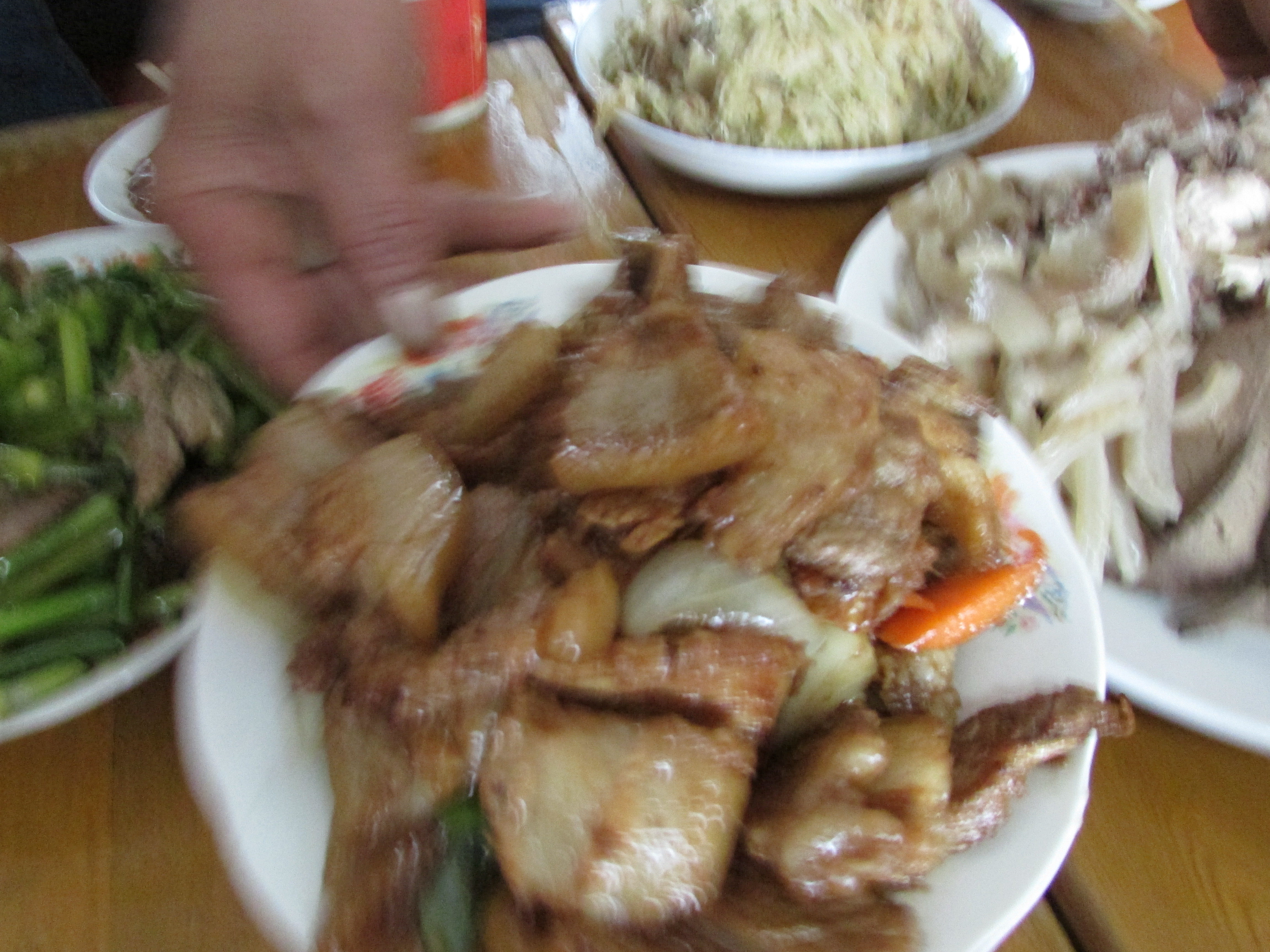 东北杀年猪来吃猪肉,老东北杀年猪