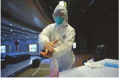 护士被针头刺伤感染hiv几率大吗,护士拔针头被扎会感染艾滋吗