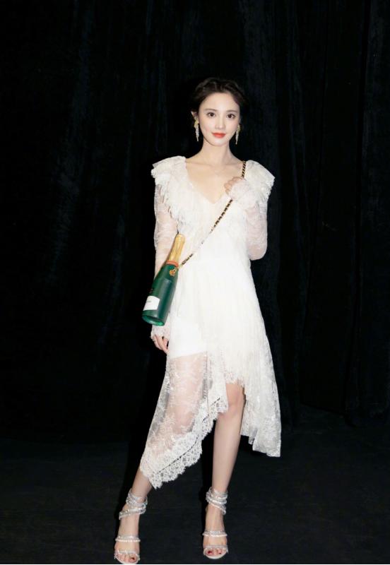 显得不臃肿的棉服,臃肿的棉服怎么穿显瘦又时尚