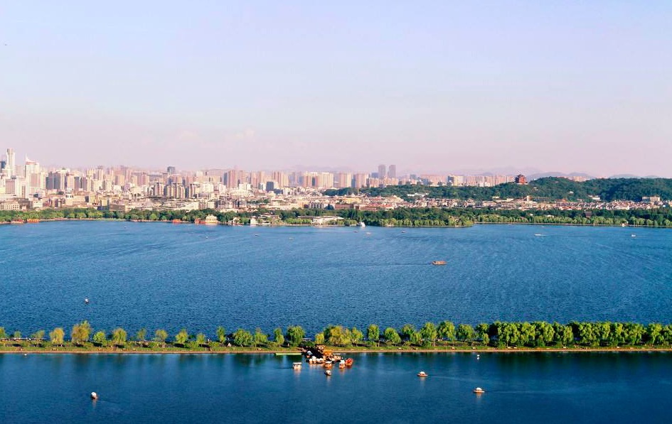 白居易描写西湖美景的诗,白居易西湖晚归回望孤山寺赠诸客