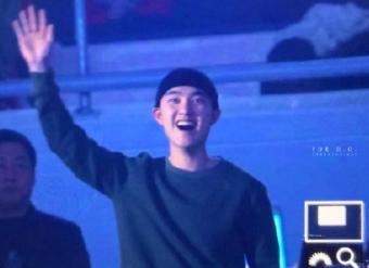 都暻秀exo-k高清,exo演唱会都暻秀寸头红衣服