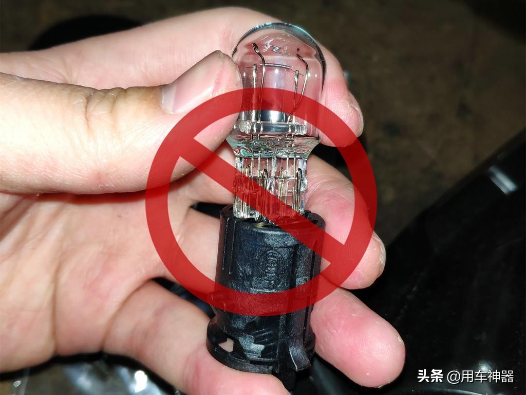 换灯泡简单,换灯泡难不难