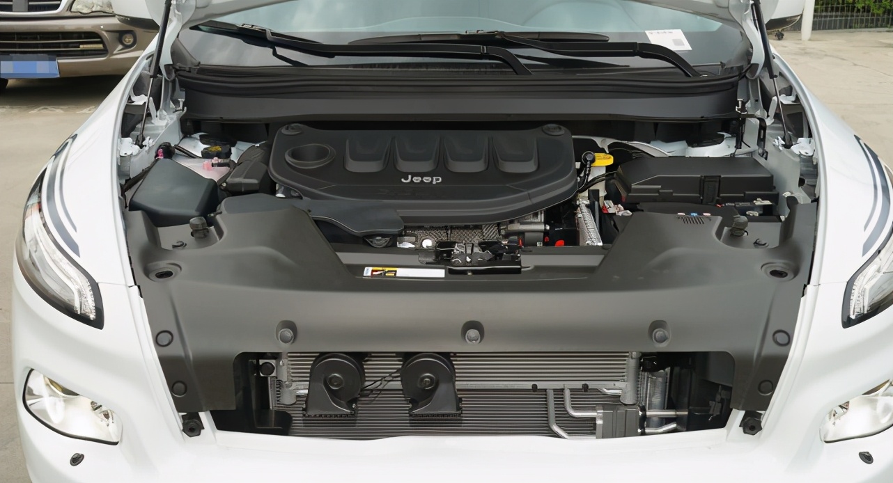 吉普自由光油耗一公里多少钱,17款吉普自由光油耗多少