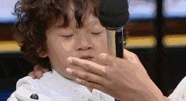 娃一天流3次鼻血,用纸巾堵住后竟吐血!这些止血法太坑娃