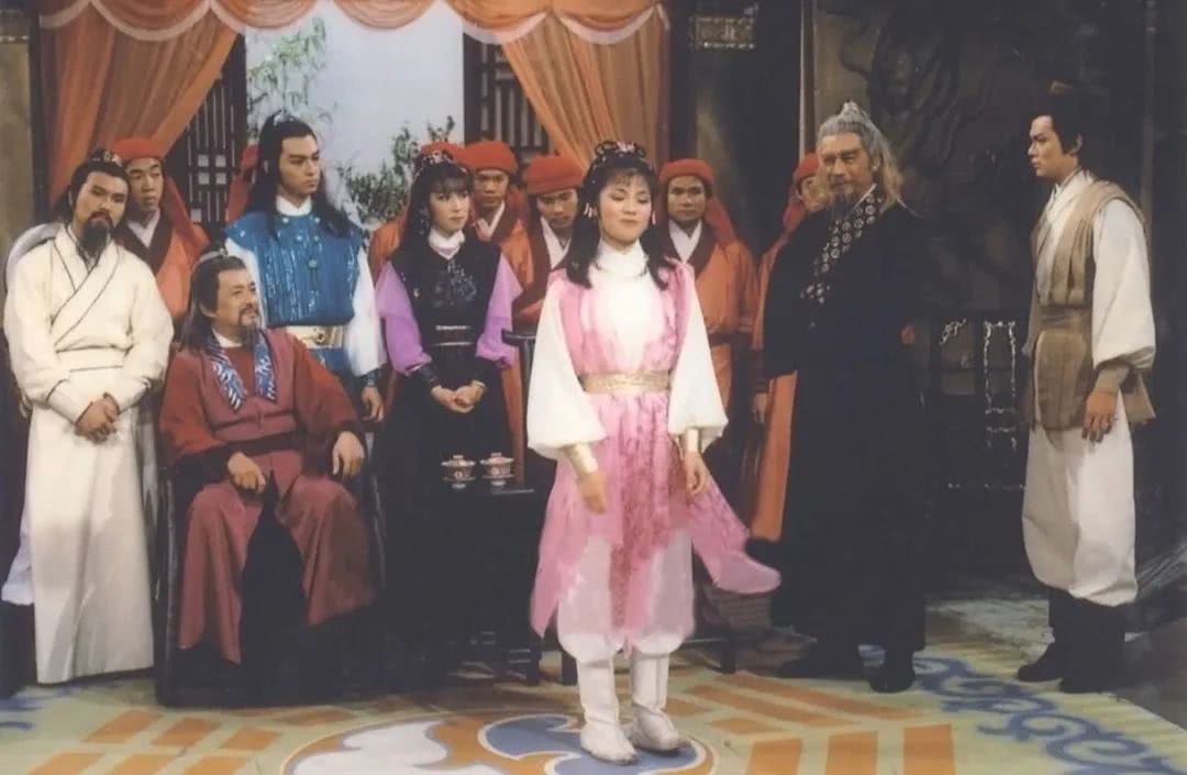 东方不败和天龙八部的关系,东方不败用过葵花宝典吗