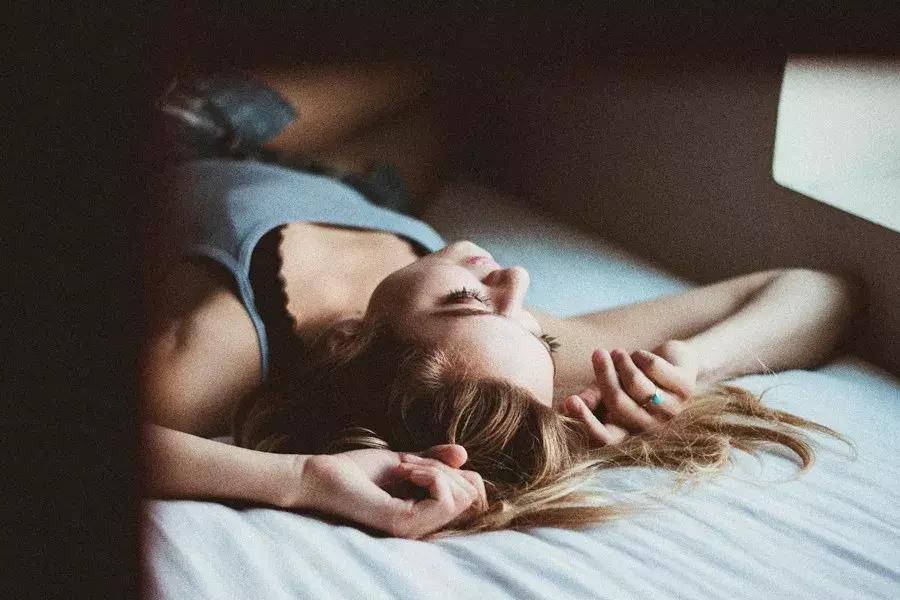 不打麻醉的女人剖腹产,女生不打麻药穿刺痛哭