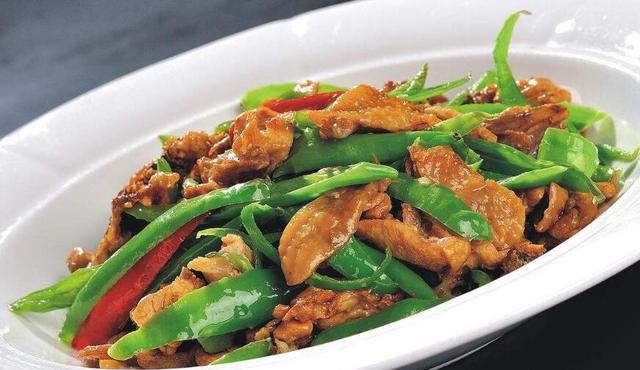 香菇炒鸡肉怎么做好吃又简单视频,炒鸡肉千万别焯水