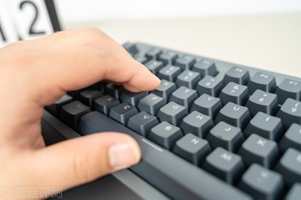 做工细腻手感超好,曜越g821多模电竞机械键盘