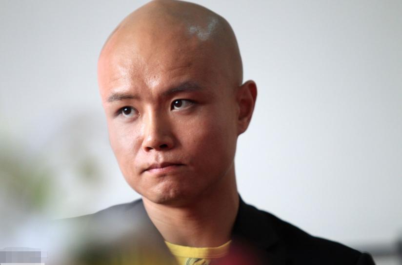 46岁的乐嘉，混成这样该怪谁呢？成于富豪妻子败于自己