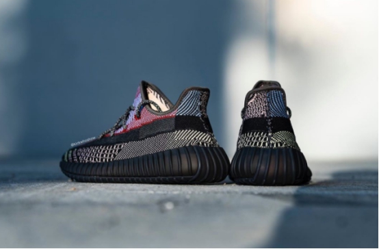 yeezy350亚洲限定粉满天星,黑色满天星yeezy350穿搭