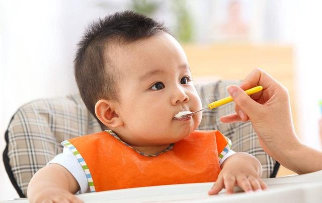 11-12个月宝宝喂养安排,2020版中国婴幼儿喂养营养指南