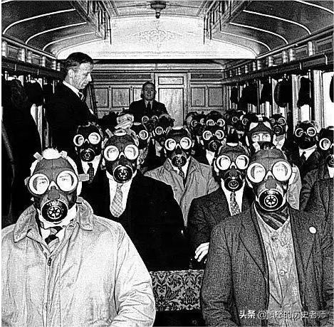 珍贵老照片:穿西装的希特勒、下跪的清政府、原*弹子**爆炸的场面