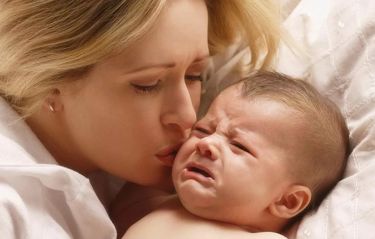 七个月宝宝老是睡不踏实总醒还闹,快出满月了孩子总是醒睡不实老闹