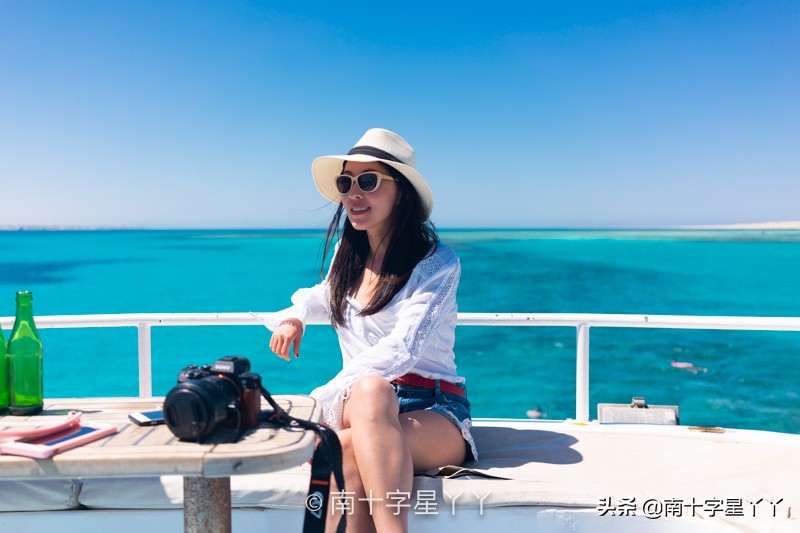 一半沙漠一半海洋图片,一半沙漠一半湖水