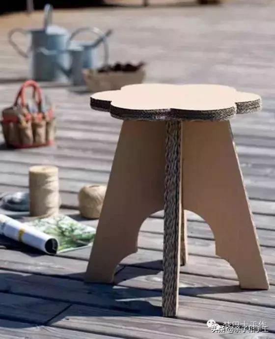 只用瓦楞纸就可以做出一件件家具,简直酷爆了