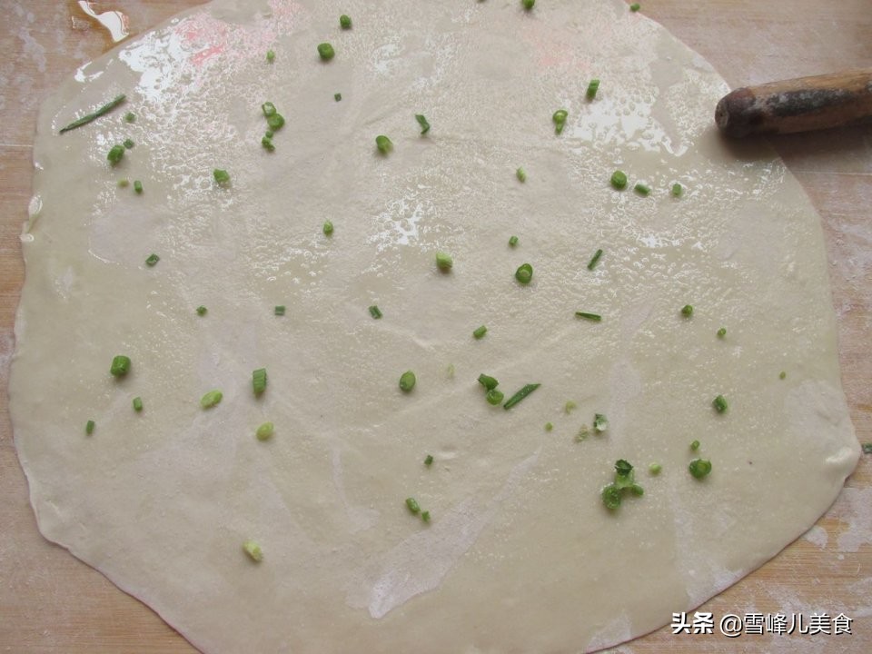 葱油千层饼最简单做法,怎样做葱油千层饼又软又好吃