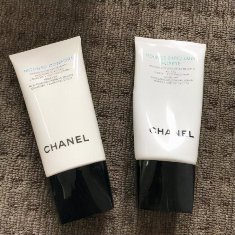 皮肤长痘粉刺用什么湿敷,皮肤长痘用什么洗面奶