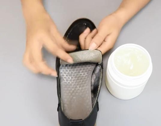 鞋子的两侧挤脚最有效最快的办法,鞋子买小了挤脚教你一招