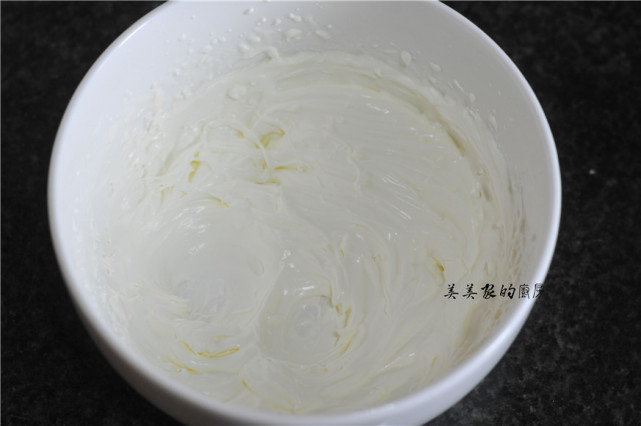 怎么用牛奶做冰淇淋不用冰激凌粉,简单家庭自制冰淇淋加酸奶