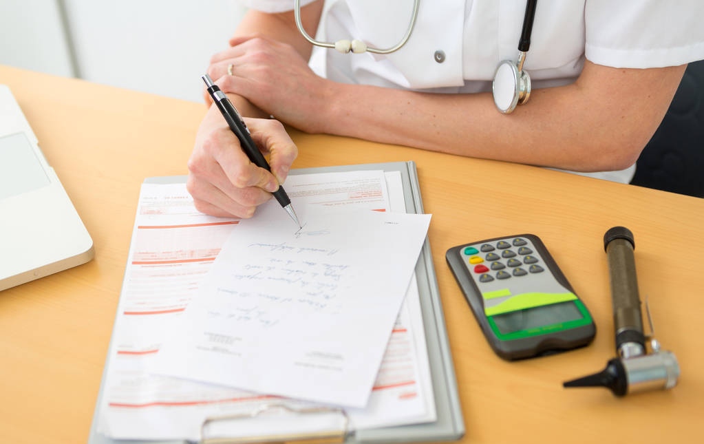 办美国绿卡需要出生证明怎样办理,办理移民需要父母死亡证明吗