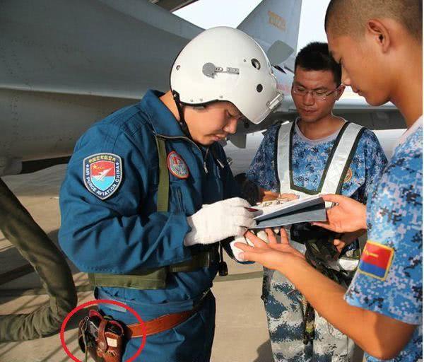 飞行员武器包括哪些,飞行员佩戴的伞刀