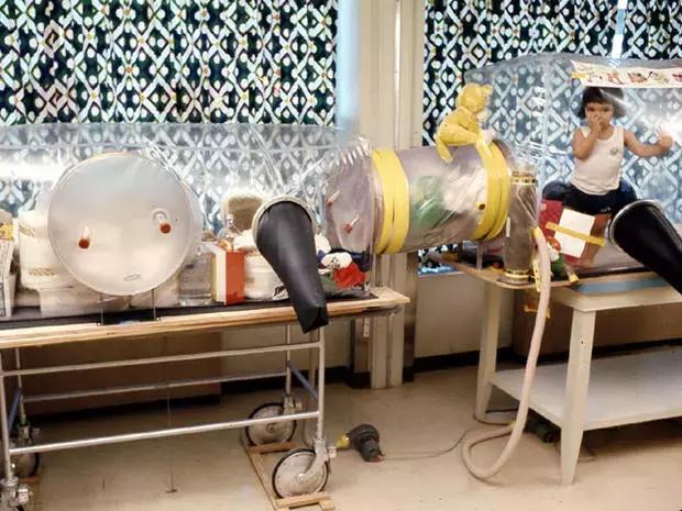 泡泡男孩被隔离12年完整版,12岁男孩走出隔离罩的视频