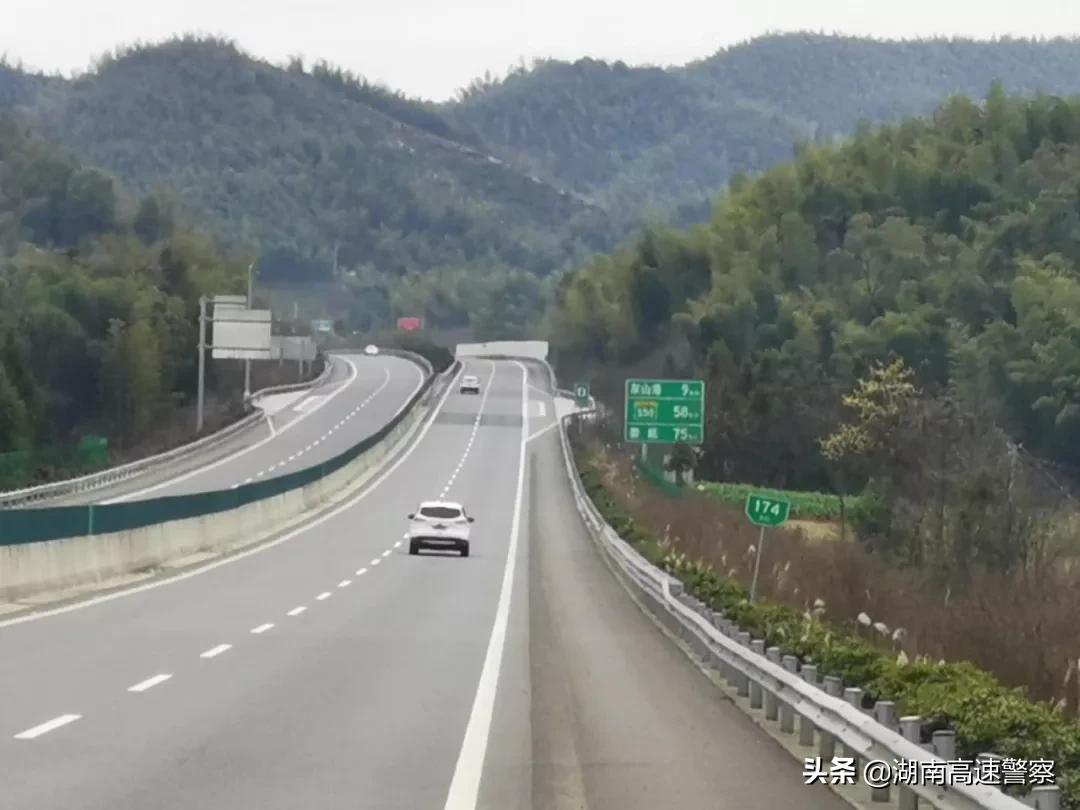 紧急停车带和港湾式停车带的区别,紧急停车的正确使用方法