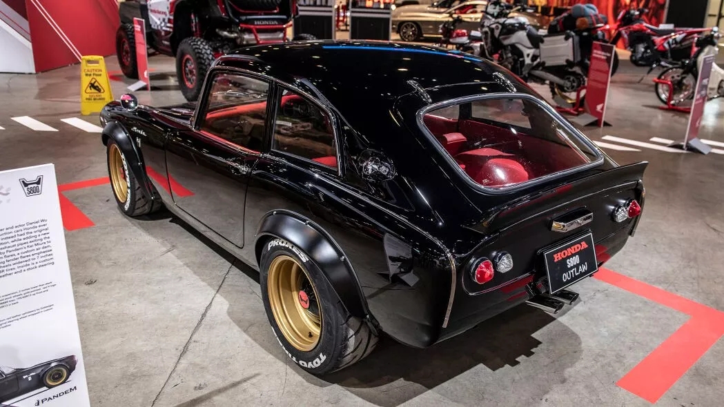 吴彦祖戴墨镜开跑车,吴彦祖开跑车的视频