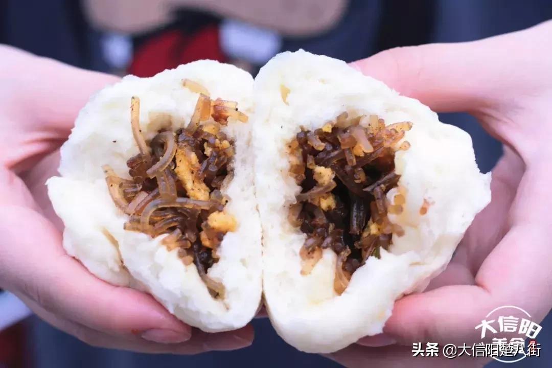 探店:信阳这家十年无名包子铺,据说排队到腿软也要吃?