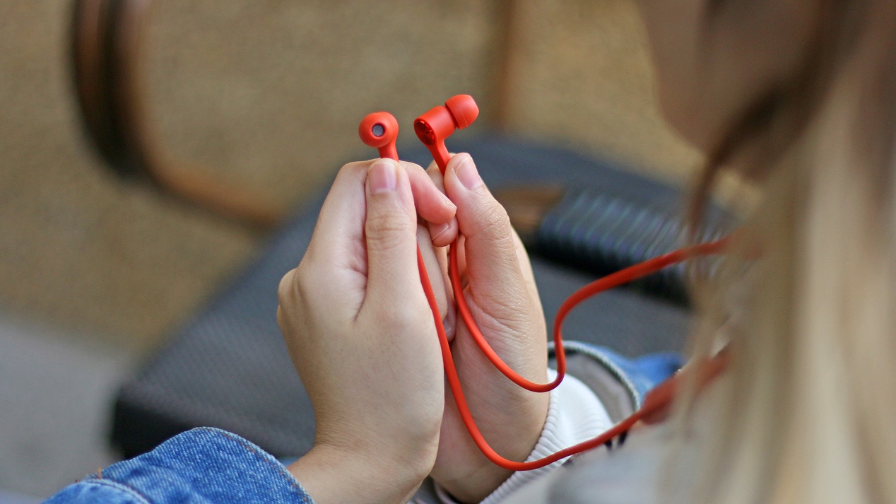 华为freelace耳机优势,华为freelace颈挂式耳机正确使用