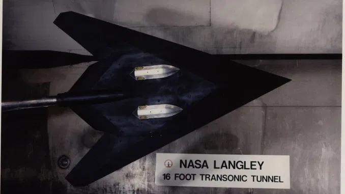 美军f-22战斗机,美军隐形战斗机f117