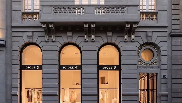 “穿着1万6的羊绒衫上班,老板夸我像章泽天”