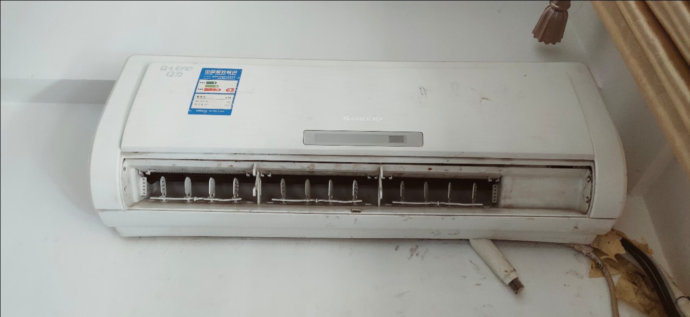 空调左边漏水调整位置后右边漏水,空调漏水外机漏水怎么回事