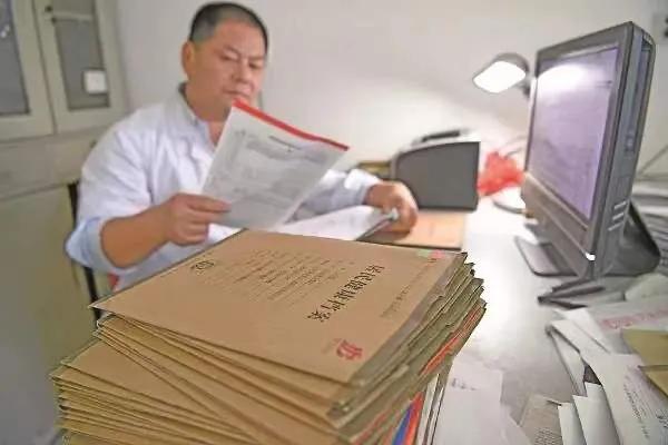 为贫困农民看病的医生,为老百姓服务了一辈子的乡村医生