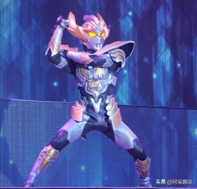 奥特曼舞台剧照片分享，泰迦和赛文都被欺负了啊