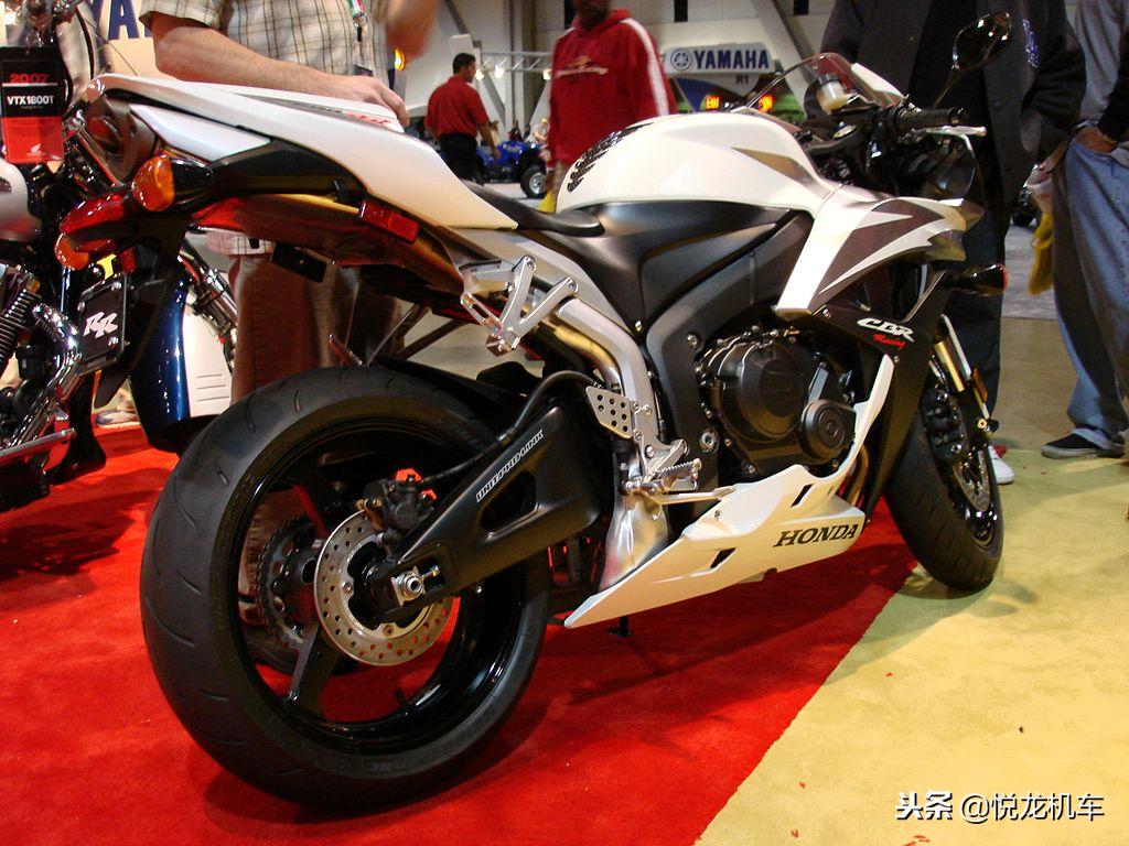 本田cbr600f5跑山压弯,本田cbr600f5和川崎zx-6r对比