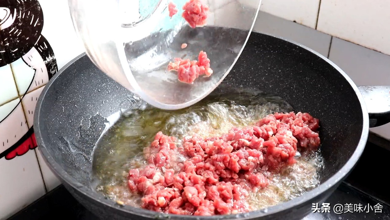 正宗牛肉酱香菇,牛肉香菇香辣酱制作的全过程